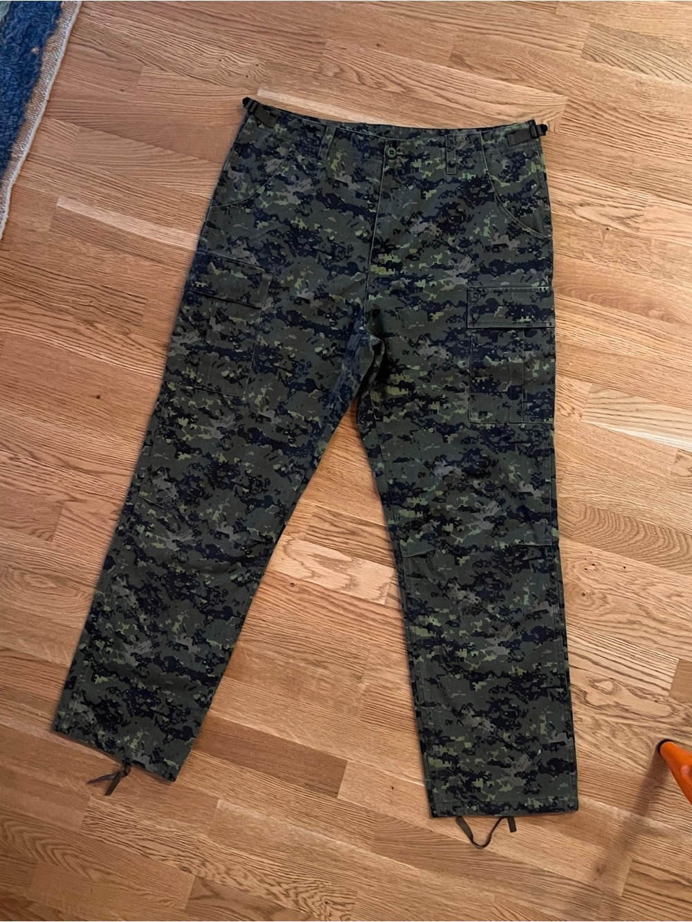 Men's Camouflage Cargo Pants - Olive Green